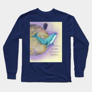 Une baleine en visite sur la lune Long Sleeve T-Shirt